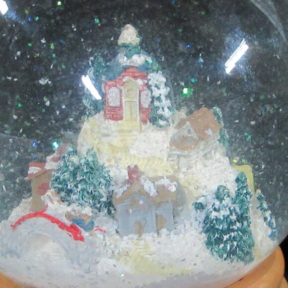 Vintage 1991 Winterland Lighted Musical Snow Globe - Picture 4 of 9